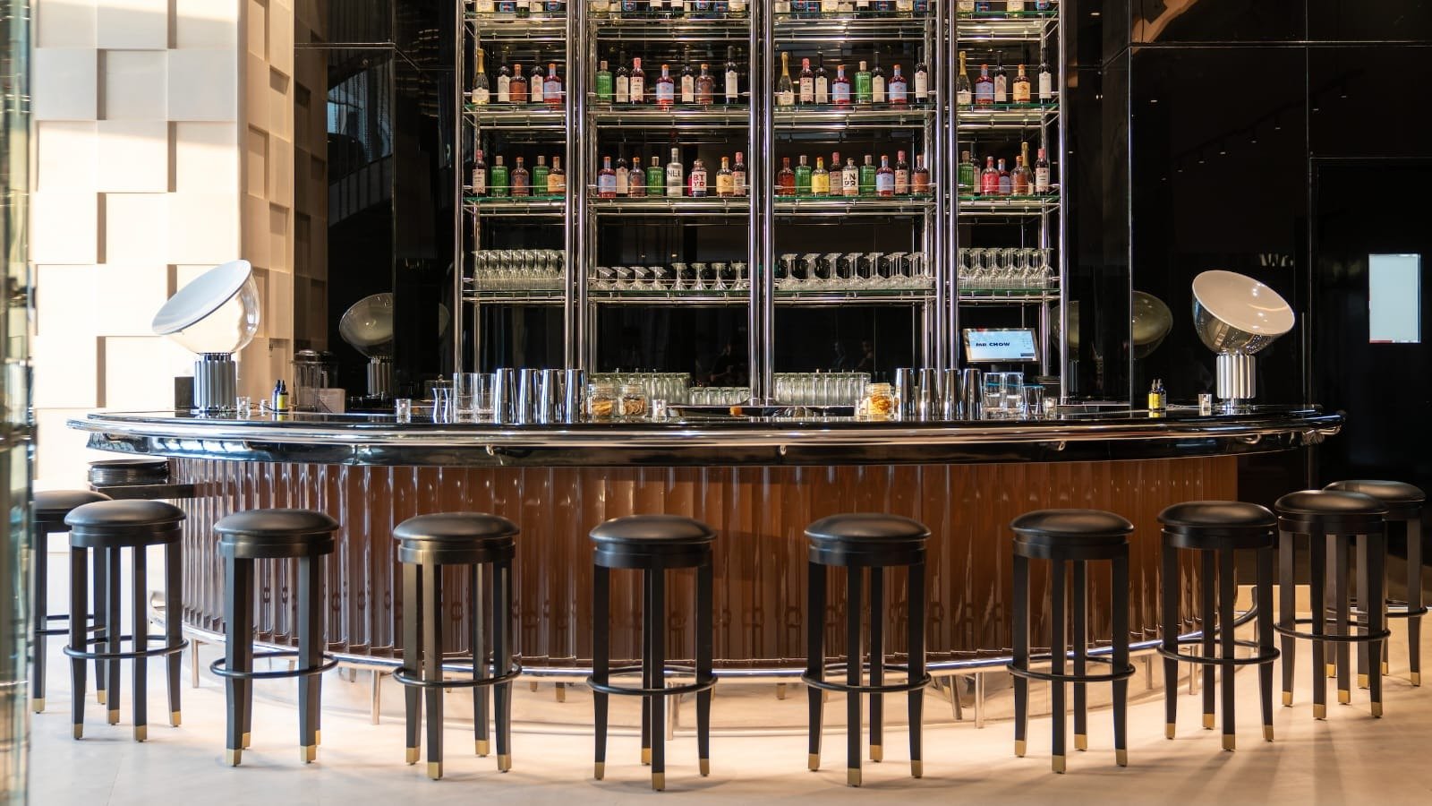 Luxury Curved Cocktail Bar & Stools